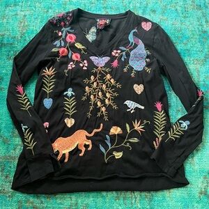 Johnny Was Adela Slit Sleeve V-Neck Tee in black W Embroidery Size Small